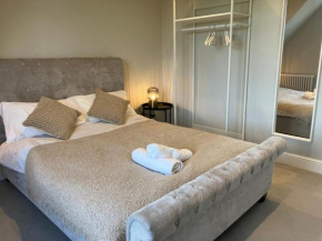 Stylish 1 Bed Flat with Private Terrace in Wimbledon - 3 The Queens